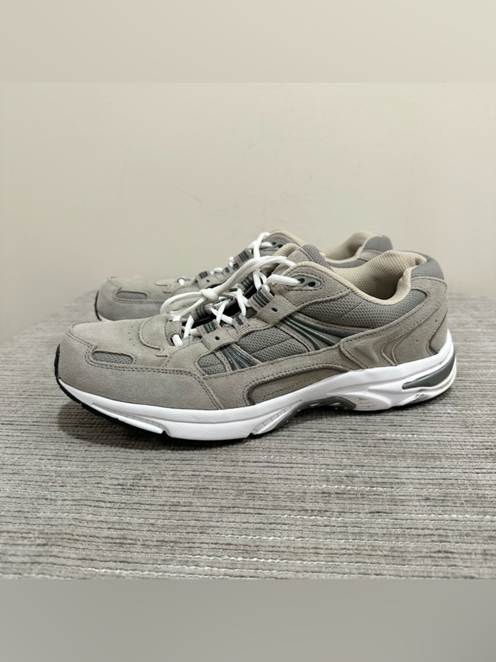 Vionic 23MWalk Gray Mens Shoes Size 13 Athletic